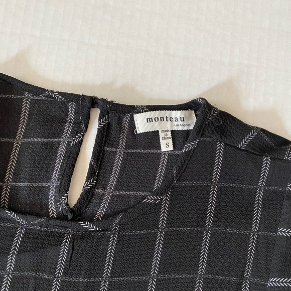 Tie-front patterned top - Picture 3 of 3